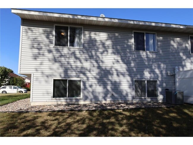 Building Photo - 1549 McIntosh Cir