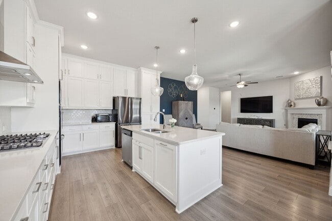 Building Photo - 1124 Macgregor Ln