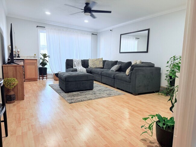 Building Photo - Northeast El Paso 3Bed/2Bath Refrig A/C