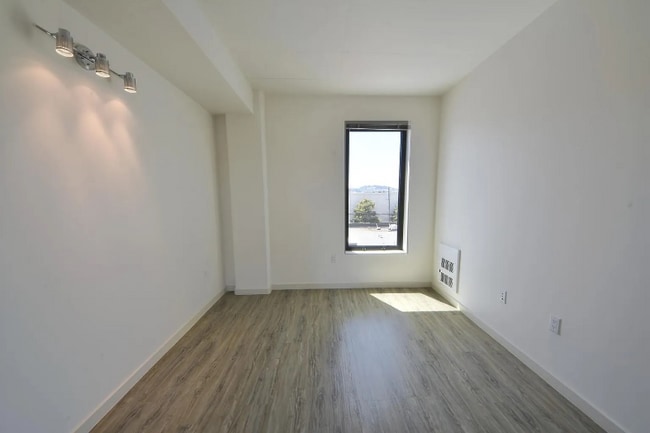 Building Photo - 480 Potrero Ave