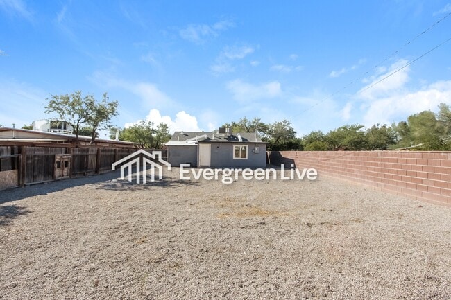 Building Photo - 3526 N Estrella Ave