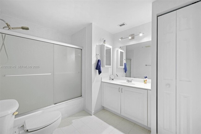 Building Photo - 215 SW 42nd Ave