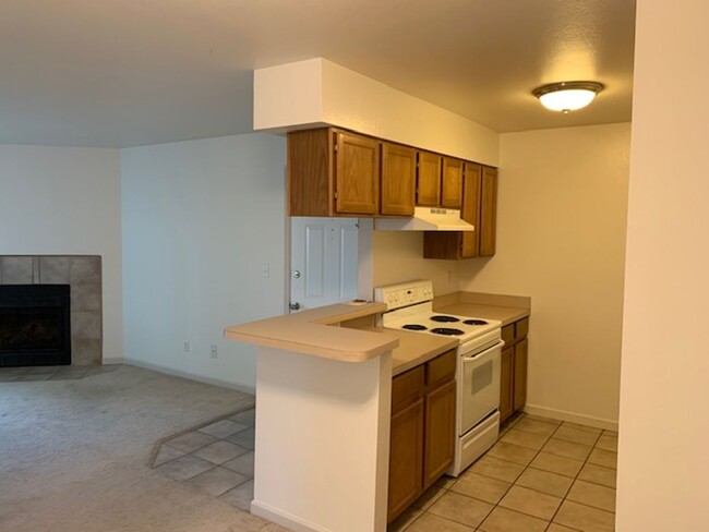 Building Photo - Boulder 1 Bedroom Condo for Rent with Pool...