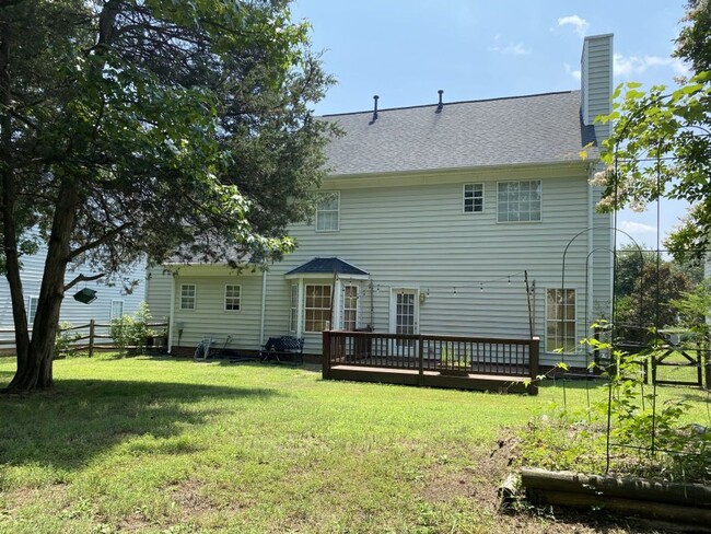 Building Photo - Spacious 4 Bedroom Home in North Charlotte