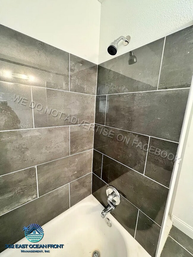 Building Photo - Amazing 4 bedroom / 1 bathroom home available!
