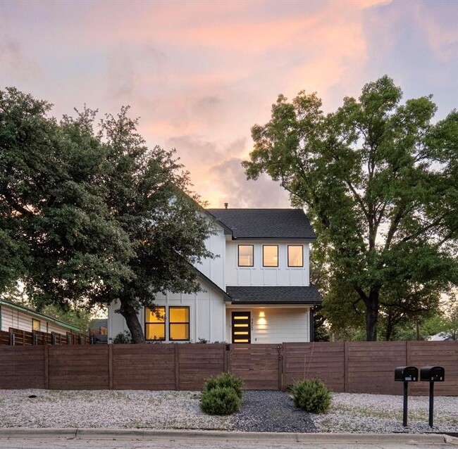 Building Photo - 4400 Jinx Ave