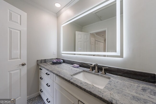 Building Photo - 459 Atlanta Country Club Dr