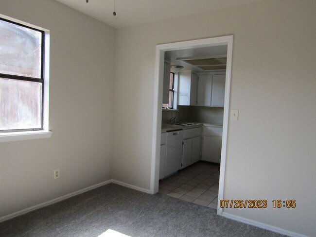 Building Photo - 5406 NW Sir Brian Ave