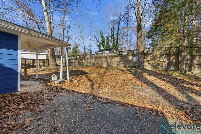 Building Photo - 6805 Lakeshore Dr