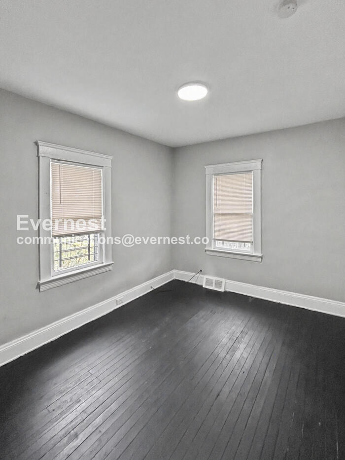 Building Photo - 2932 E 118th St