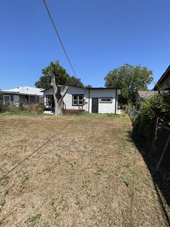Building Photo - 3618 W Travis St