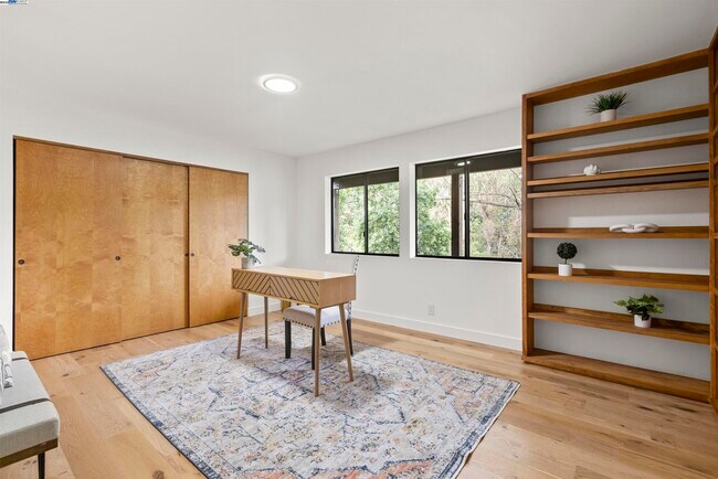 Building Photo - 6425 Zinn Dr