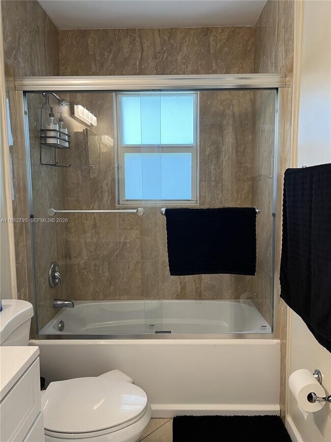 Building Photo - 2415 Grant St