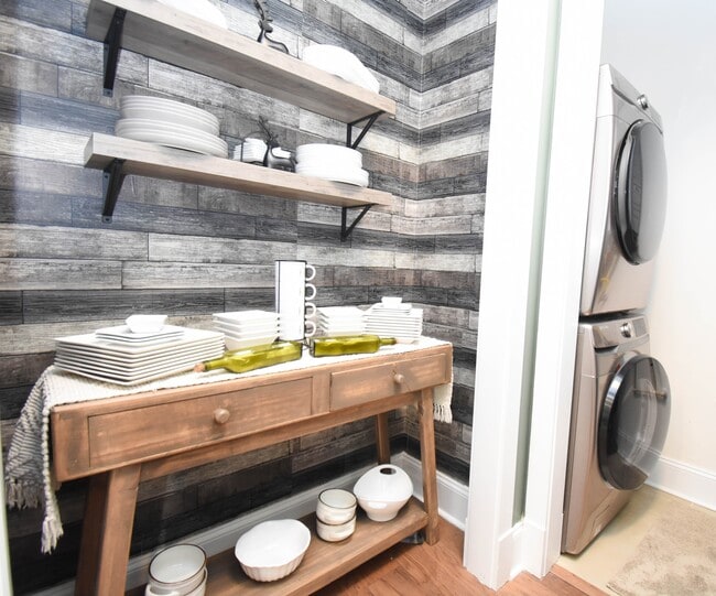 Building Photo - 846 Rosa Cir