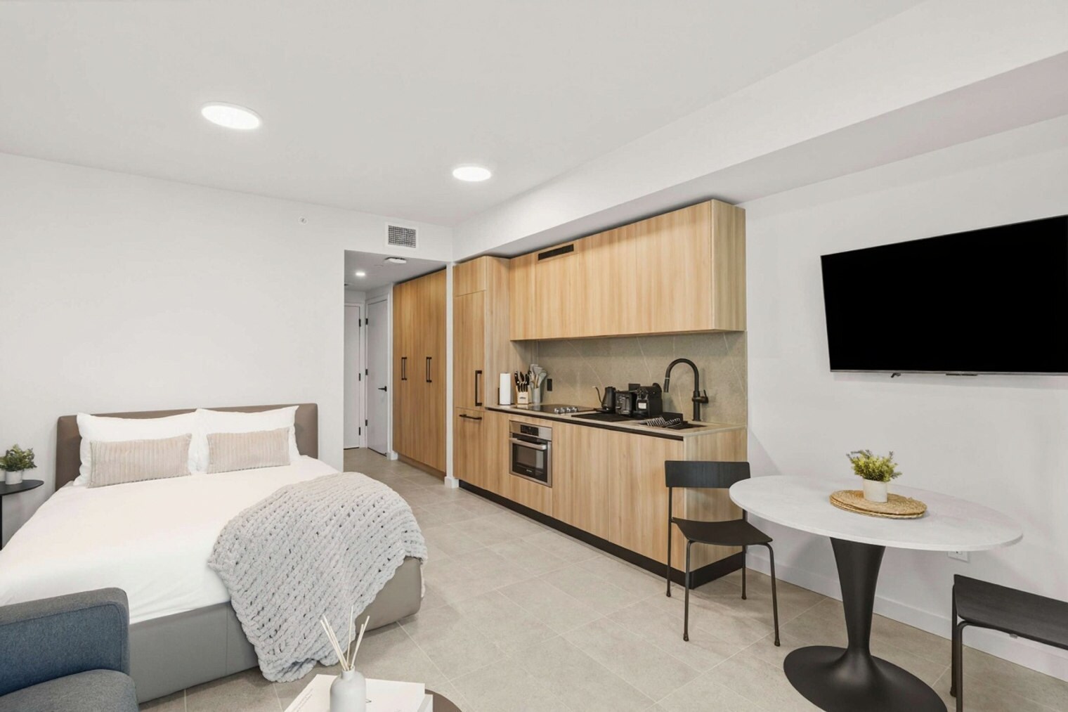 Building Photo - 121 NE 5th St