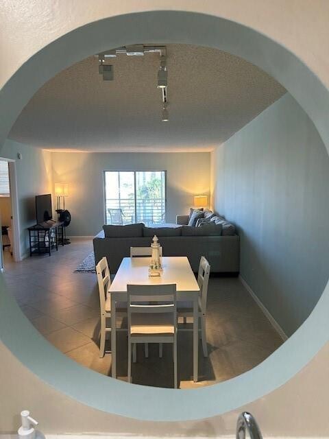 Building Photo - 2731 NE 14th Street Causeway