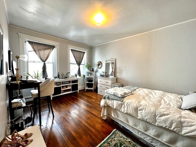 Building Photo - 144 Coolidge St