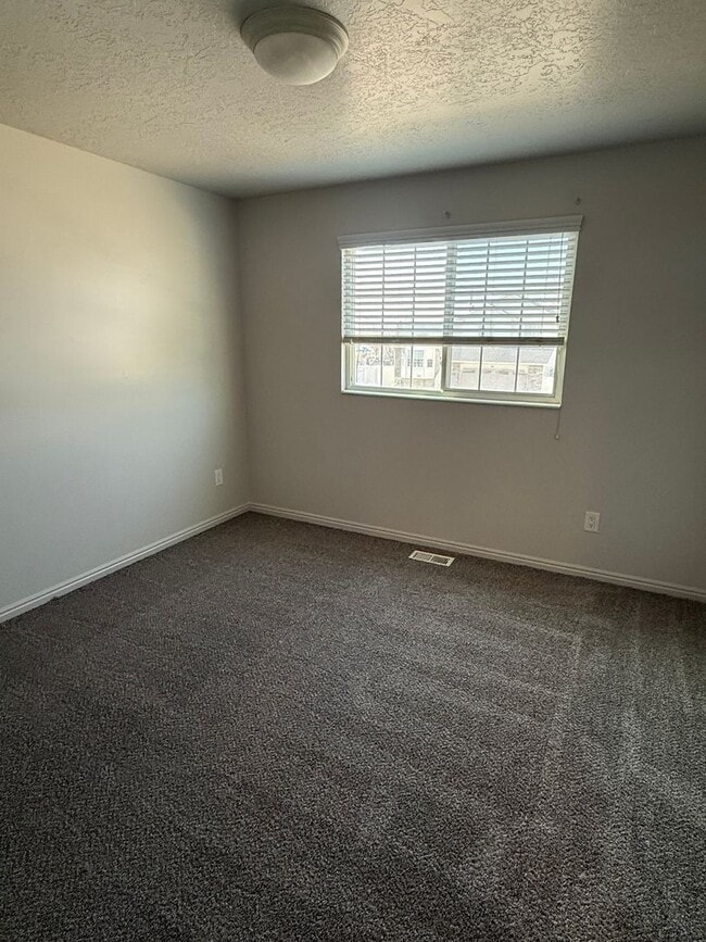 Building Photo - Beautiful home with 2 car garage, large back deck and central air