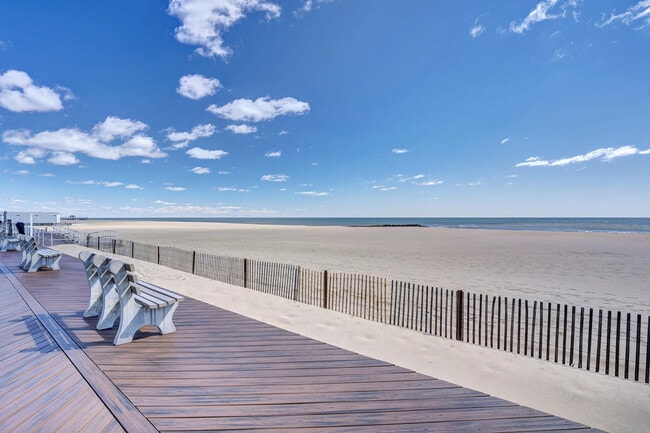 Building Photo - 903 Ocean Ave N