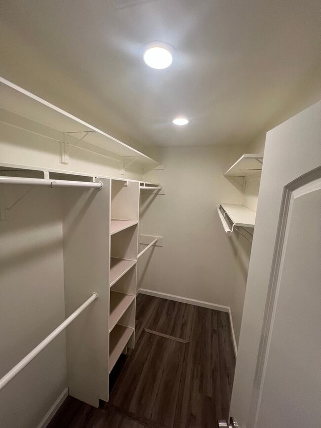 Building Photo - 212 N Aladdin Dr