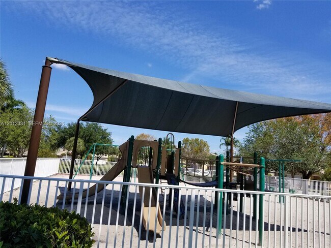 Building Photo - 1527 Palermo Dr