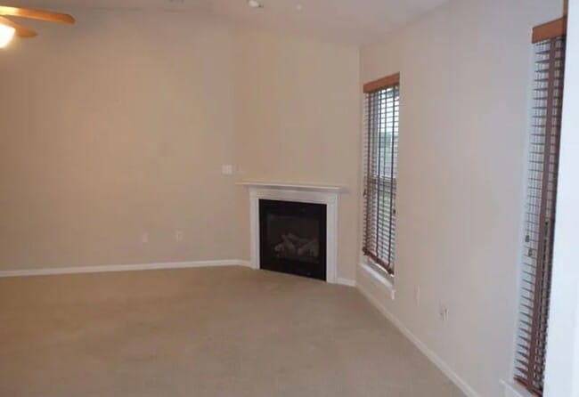 Building Photo - 3 bedroom, 2 bathroom home