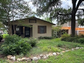 Building Photo - 2815 Crest Ave