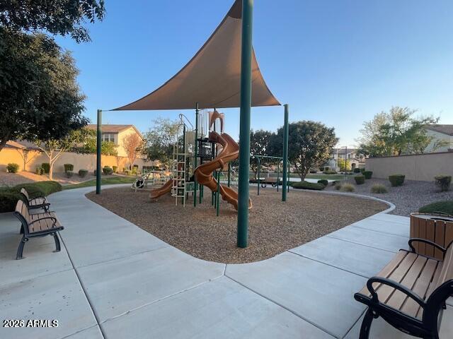 Building Photo - 1911 E Horseshoe Dr