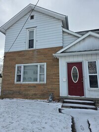 Building Photo - Spacious Home Across from University of Findlay