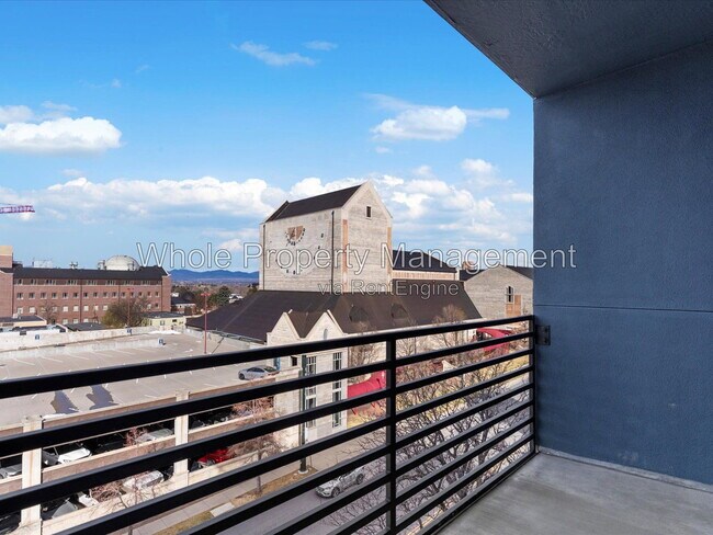 Building Photo - 2374 S University Blvd
