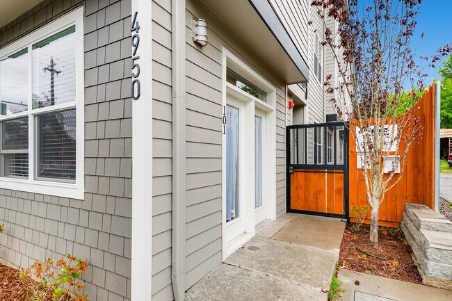 Building Photo - 4950 NE 7th Ave