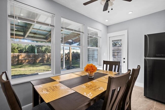 Building Photo - 1571 S Myrtle Ave