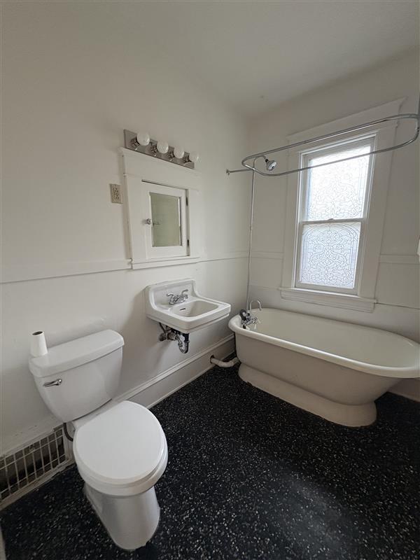 Bathroom - 220 Penn Ave S