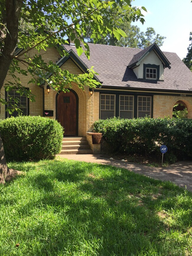 Building Photo - 6001 Goliad Ave