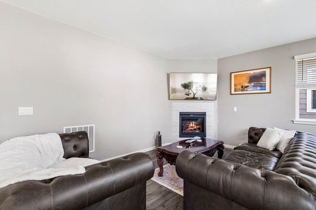 Building Photo - Beautiful New 4 Bed 3 Bath House in North ...