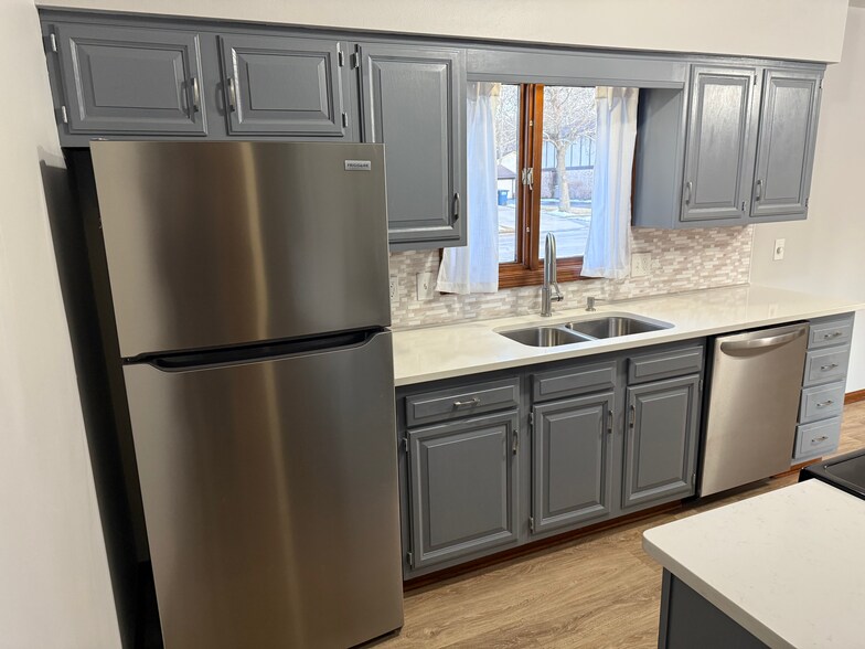 Kitchen 3 - 1170 Bernath Pky