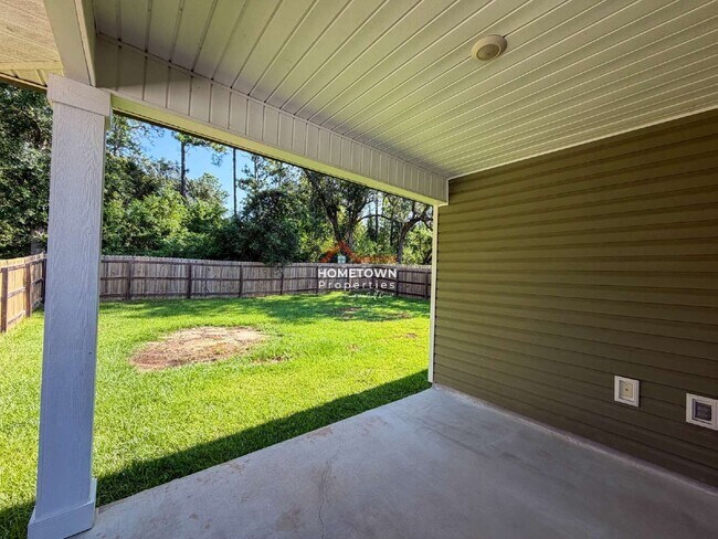 Building Photo - 220 Camellia Dr