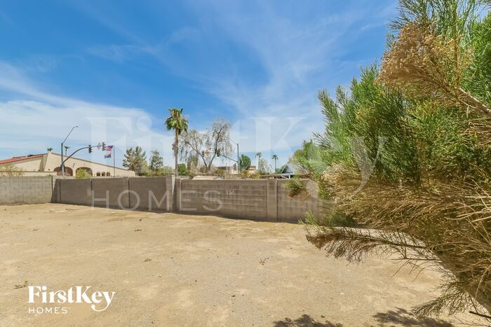 Building Photo - 5903 W Hearn Rd