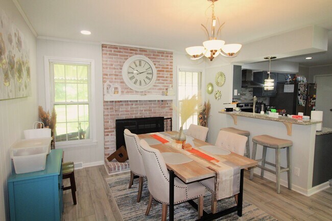 Building Photo - 3 Bedroom Brick Ranch in Idlewild Farms