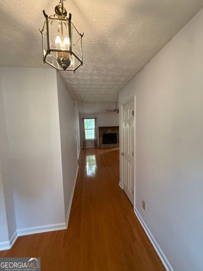 Building Photo - 3897 Saddlecreek Dr