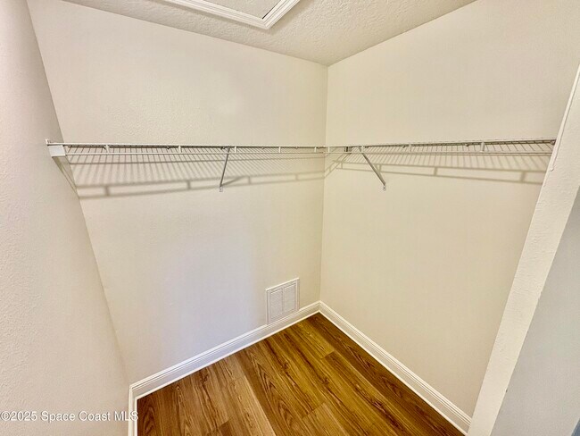 Building Photo - 242 Tin Roof Ave