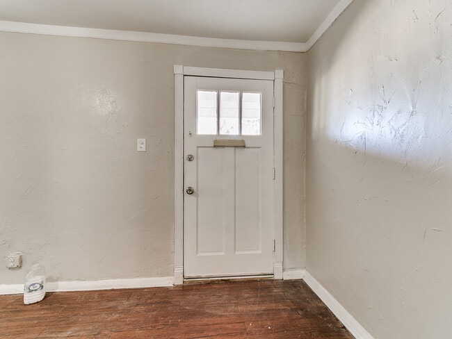 Building Photo - 220 E Jacobs Dr