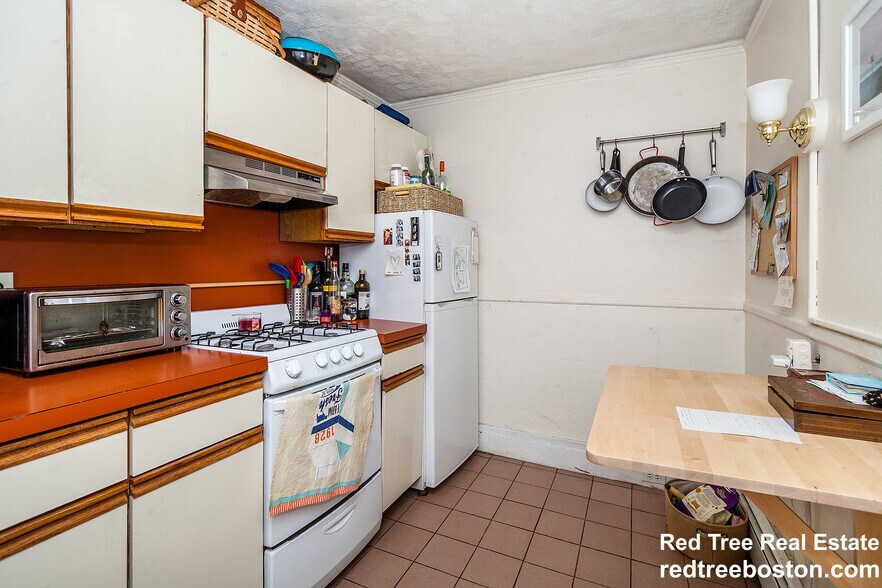 Building Photo - 94 W Cedar St