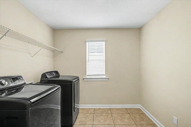Building Photo - 4 Bed/3.5 Bath Home in The Palms at New Hampstead