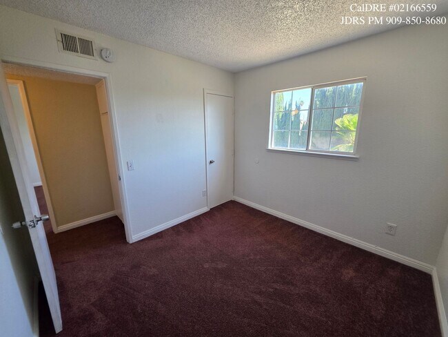 Building Photo - Rialto 4 Bedroom Home with Swimming Pool