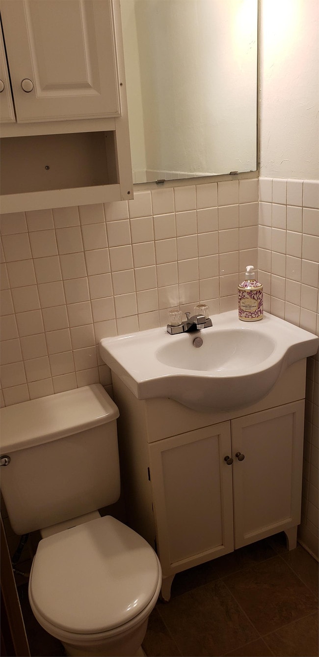 Building Photo - 914 N Chicago Ave