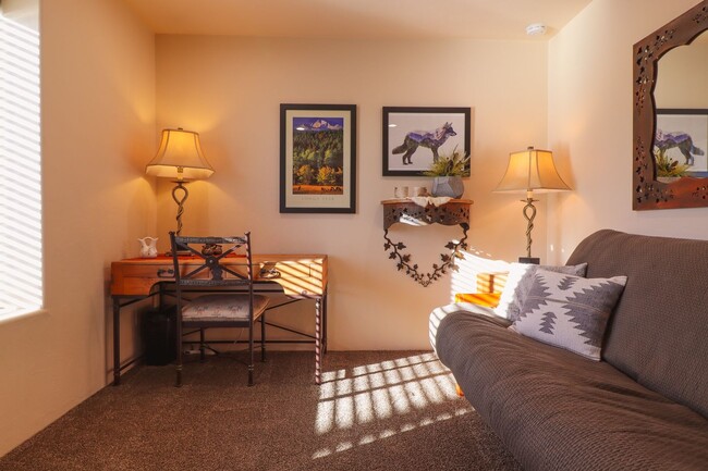 Building Photo - Contemporary Desert Beauty with Pool