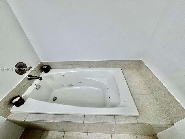 Building Photo - 140 S Dixie Hwy