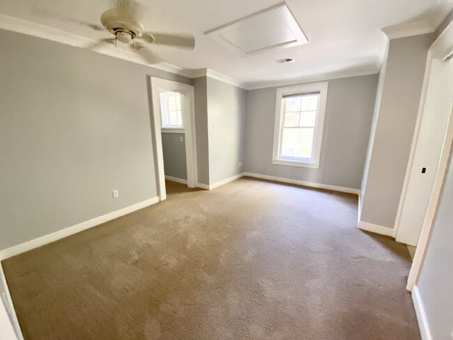 Building Photo - Above-Garage Apartment for Rent in Old Tow...