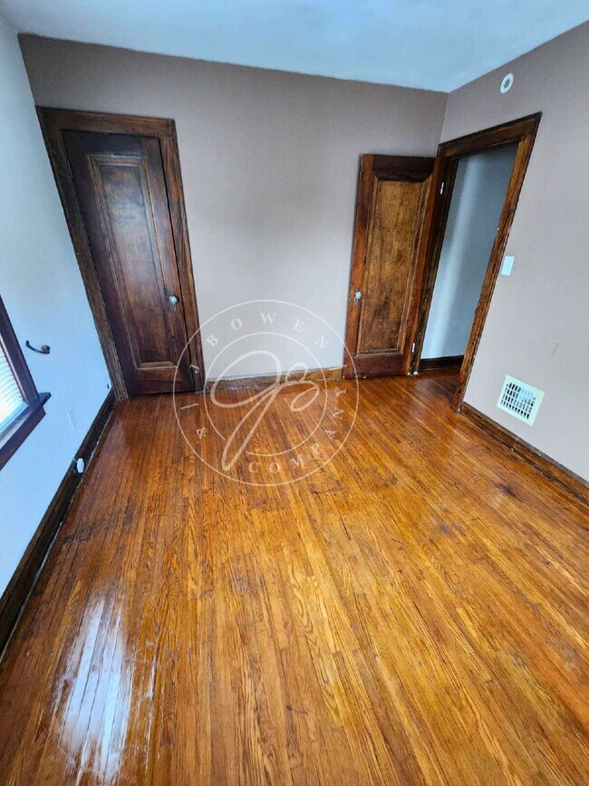 Building Photo - 3 Bed / 2 Bath Home in West Toledo – Bonus...
